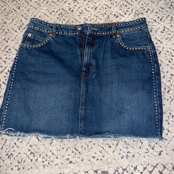 Topshop Dresses & Skirts - EUC worn once Topshop denim skirt stud embellished size 8